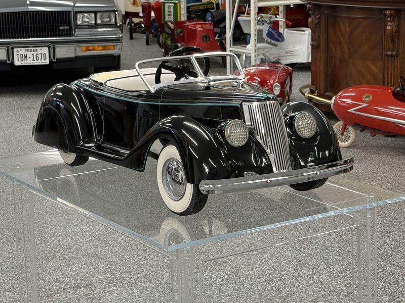 1930s Ford Custom Fat Fender